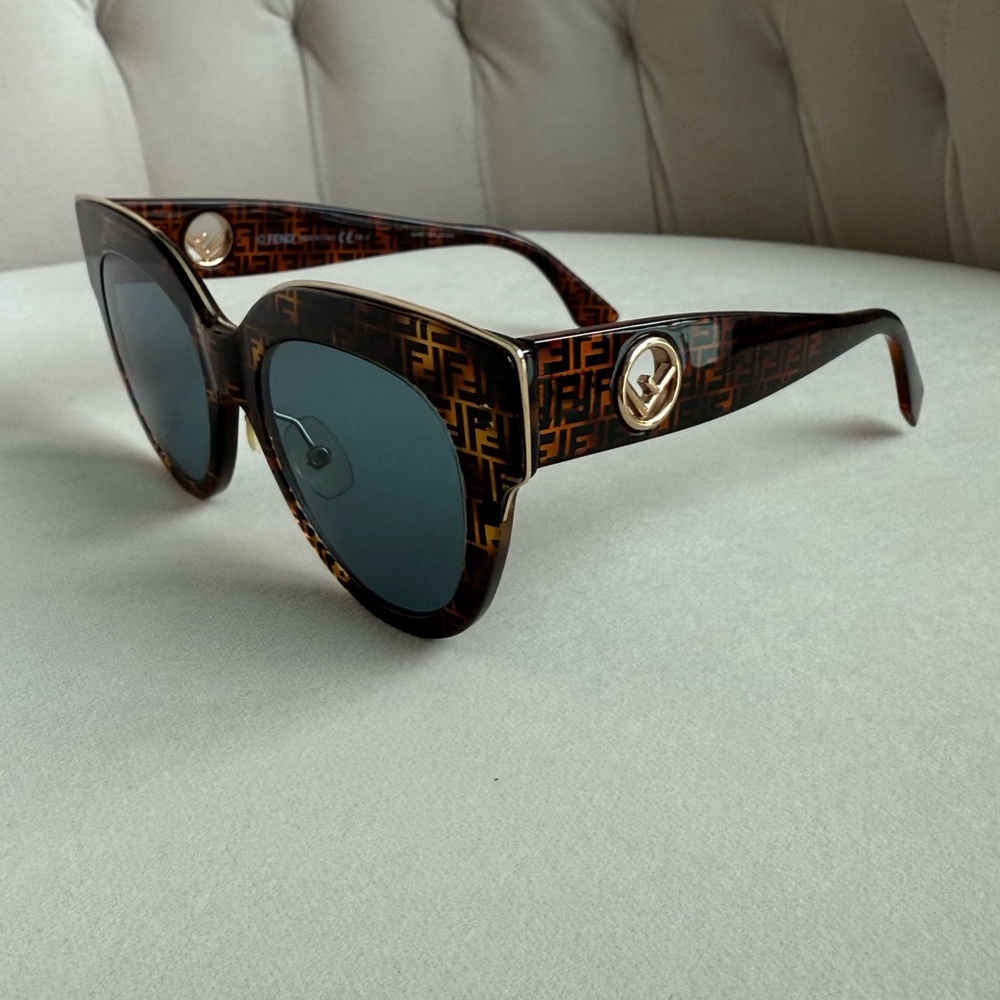 Fendi Women's Tortoiseshell Pattern Sunglasses - image 7
